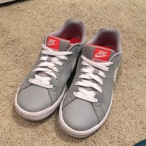 Nike Court Majestic Sneakers